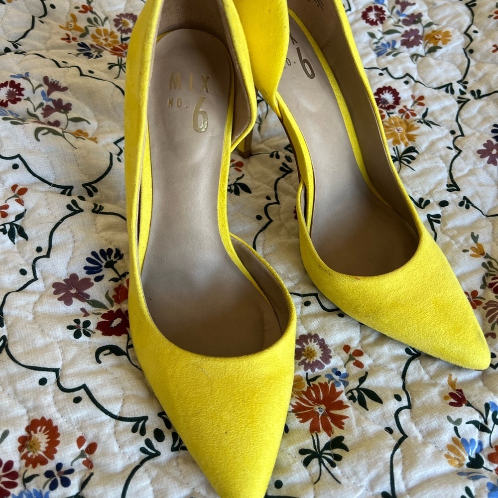 Yellow 4 inch heels by Mix No. 6 perfect for spring 80s vibe color and style